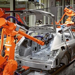 Audi setzt das Verfahren in der Feinnahtabdichtung des Q3 und Q3 Sportback im ungarischen Gyõer ein.