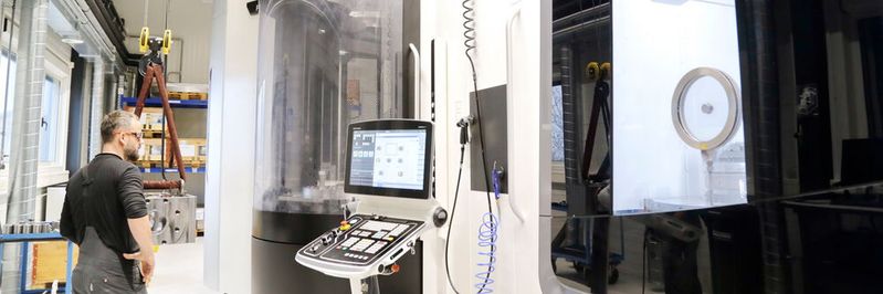 Die DMG 125 FD zur Bearbeitung von Grossteilen: Bei dünnwandigen Luft- und Raumfahrtteilen, die Keller aus dem Vollen bearbeitet, werden beim Schruppen bis zu 90 Prozent des Materials abgetragen. Die DMG 125 FD zur Bearbeitung von Grossteilen: Bei dünnwandigen Luft- und Raumfahrtteilen, die Keller aus dem Vollen bearbeitet, werden beim Schruppen bis zu 90 Prozent des Materials abgetragen.