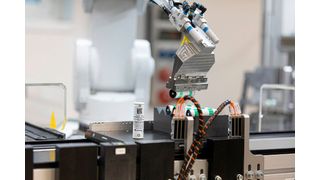 Es ist erreicht! Forscher haben es geschafft, Lithium-Ionen-Batterien mit bisher problematischen Aluminium-Anoden eine hohe Energiedichte und eine nachhaltige, sichere, günstige und robuste Zellarchitektur zu geben. Lesen Sie hier, was sich damit für Vorteile ergeben ... (Bild: Fraunhofer IPA)