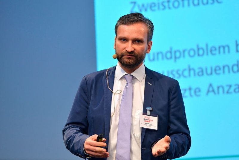 Dr.-Ing. Nico Zobel, Fraunhofer IFF: Bessere Prognosen für die vorrauschauenden Instandhaltung – Neuer Lösungsansatz vereinigt Datenanalyse und Erfahrung der Mitarbeiter (Untch)