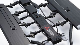 Dieser 19,9 mm dünne Inspektionsroboter kann einen Generator prüfen kann, indem er durch den engen Spalt zwischen Rotor und Stator passt.  (Mitsubishi)