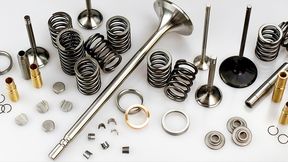 The valve train is a critical component in the combustion engine. Tolerance management and material selection are crucial. (Source: Con‑Sept)