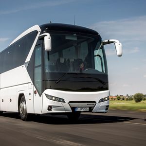 Die MAN-Tochter Neoplan ist auf Reisebusse spezialisiert. Doch aus dieser Basis lässt sich auch ein luxuriöses Reisemobil machen.(Bild:  MAN)