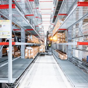 Maximale Lagerdichte: WAREMA steigert seine Logistikkapazitäten (Bild: KNUD DOBBERKE)