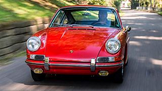 Der 911er aus der Scheune erstrahlt nach jahrelanger Restaurierung wieder im neuen Glanz. (Porsche)