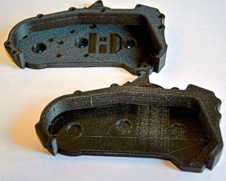 Component made of PA6 30GF (Original design (top) and NX-optimised design (bottom)) (Source: Guido Radig)