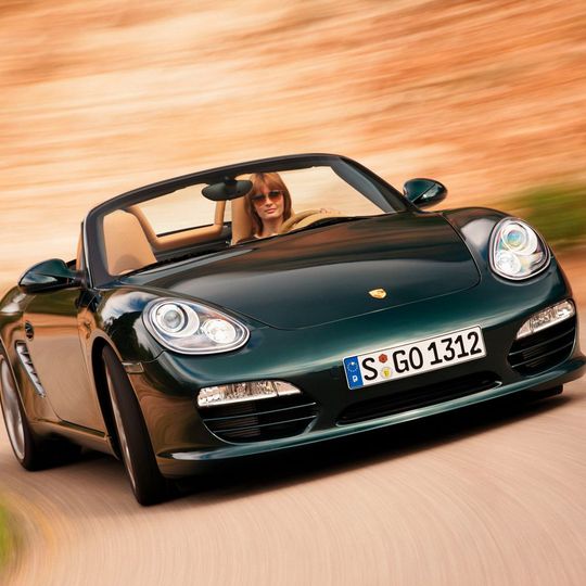 Viele Gebrauchtwageninteressenten würden gerne am Steuer eines Porsche Boxster sitzen.(Bild:  Porsche)