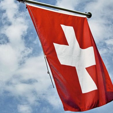 In der Schweiz hängt der automobile Haussegen schief. Die Pkw-Neuzulassungen sinken immer weiter. (Bild: frei lizenziert)