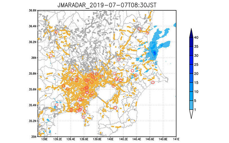 Regenkarte: orange zeigt an, dass die Wischer aktiv sind und grau inaktiv. Die roten Kreise zeigen, wo Regen gemeldet wurde. (Toyota)