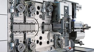 Eine transparente, nicht schmierende und rückstandslos entfernbare Oberflächenveredelung schützt bis zu 2 m x 1 m große Maschinenkomponenten bei Transport und Lagerung vor Korrosion. Entwicklungsbasis war die Nanotechnologie.  (Bild: Bihler)