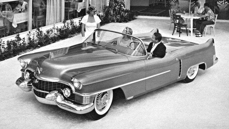 Die „Dagmars“ (in Anlehnung an den Künstlernamen der TV-Schauspielerin Virginia Ruth Egnor) genannten Stoßstangenhörner debütieren 1953 im Modell Le Mans. (Cadillac)