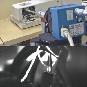 Bild 4: Die kontrollierte Bewegung des Fadens mit exakter Präzision stellt hohe Anforderungen an die Mechanik und Steuerung der Nähmaschine. Das menschliche Auge kann diese Vorgänge nicht sehen, aber mit dem der EoSens Mini können die Bewegungsabläufe (im Bild unten) exakt verfolgt und dokumentiert werden.(Bild:  Mikrotron)