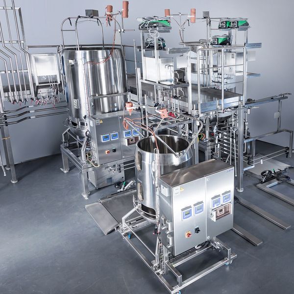Ob Edelstahlanlage oder Single-Use-Equipment – als führender Anbieter von maßgeschneiderten Automatisierungslösungen integriert Zeta biopharmazeutische Produktionssysteme nahtlos in neue oder bestehende Automatisierungsumgebungen. (Bild: www.derkrug.at,2017)