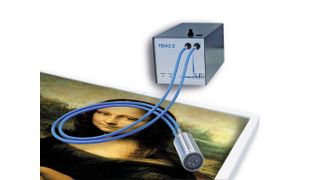 Abb. 1: Das Messgerät TIDAS E ermöglicht spektroskopische Farbmessungen beispielsweise an historischen Gemälden.  (Bild: J&M Analytik)