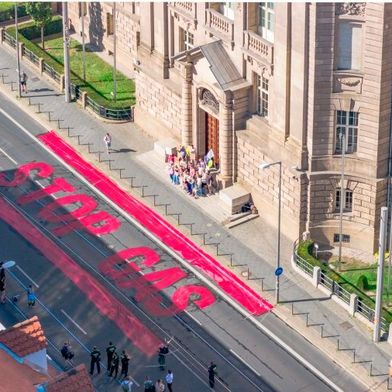 Symbolbild: Fridays for Future-Protest vor dem Bundesministerium für Wirtschaft und Energie am 20.09 2025. In Maintal stößt ein geplantes Rechenzentrumsprojekt mit Gaskraftwerk auf Widerstand aus Kommunalpolitik und Bevölkerung und ist vorerst gestoppt. (Bild: frei lizenziert)