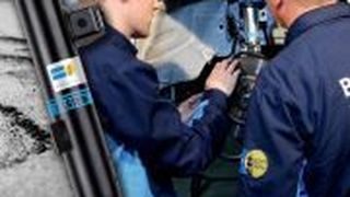 Da die Räder ohnehin abgenommen werden und die Stoßdämpfer in regelmäßigen Abständen getestet werden sollten, ist deren Überprüfung im Rahmen des Frühjahrschecks eine kosteneffiziente Lösung für die Werkstatt. (Archiv: Vogel Business Media)