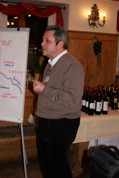 Kurt Gerecke (IBM), zertifizierter Weinprüfer, begeisterte die Gäste mit seinem umfangreichen Wissen über die Anbaugebiete und Eigenschaften der Bordeaux-Weine. (Archiv: Vogel Business Media)