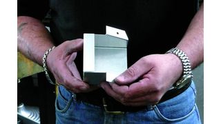 Spezialität eines Durma-Anwenders: das gekantete Teil wurde bei Kampmann in Schwelm auf einer Durma CNC-Stanz-Nibbelmaschine vom Typ TP6, hergestellt. Bilder: Kuhn (Archiv: Vogel Business Media)