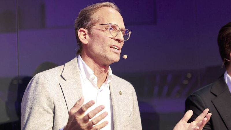 Florian Glinicke begrüßte die Gäste ... (Bild: Ulf Schaumlöffel)