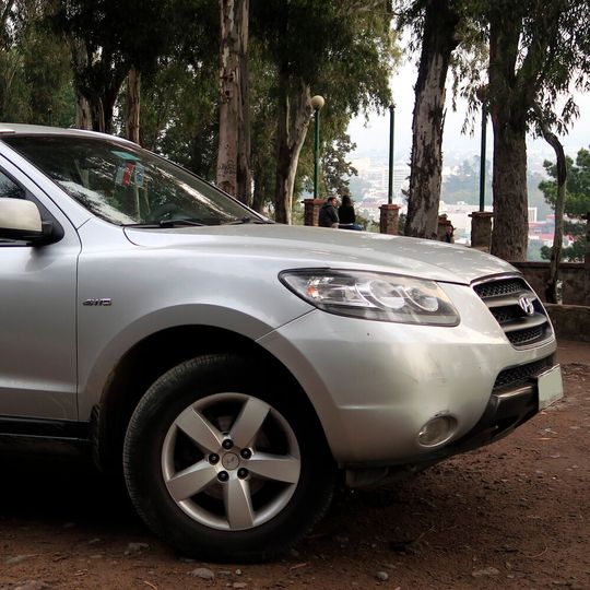 Beim Santa Fé kann sich aufgrund eines Kurzschlusses das ABS-Modul entzünden.(Bild:  Hyundai Santa Fe GLS 2.2 CRDi 4WD 2007 /RL GNZLZ / CC BY-SA 2.0)