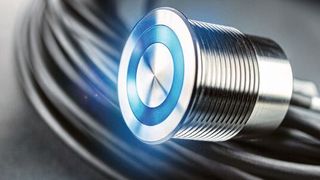 Piezoelektrischer Taster von Schurter mit RGB-Ringbeleuchtung aus Non-Corrosivetahl und vorkonfektioniertem 15-m-Kabel speziell für den Einbau über und unter Wasser mit Schutz bis IP69K. (Schurter)