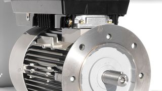 Motor mit Frequenzumrichter: bereits jetzt mit der neuen Motorengeneration nach IE2 lieferbereit.  (Bild: Birkenbeul)