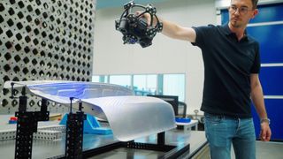 Hyperscan SR ermöglicht Prüfverantwortlichen und Service-Technikern, optisches Tracking einzurichten und kleine bis mittelgroße Bauteile zu prüfen – auch ohne Unterstützung durch einen Messtechnik-Spezialisten. (Bild: Hexagon)
