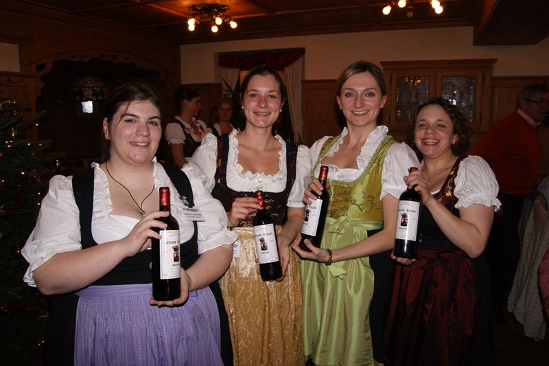 Nach der verdienten Stärkung durch eine köstliche Weihnachtsgans waren alle gespannt auf die Weinverkostung. (Archiv: Vogel Business Media)