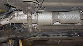 Am Unterboden eines Kompaktfahrzeugs ist wenig Platz für nachträgliche Um- oder Einbauten.  (Rosenow/»kfz-betrieb«)