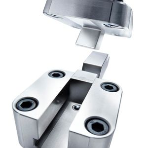 Wenn Spritzgussteile nicht einfach in Formöffnungsrichtung per Auswerferstift entwormt werden können, empfiehlt Hasco den Einsatz von Schiebern. Diese laufen besonders reibungsarm, wenn sie DLC-beschichtet sind. Das Schieberprogramm nennt sich Z18140/... .(Bild:  Hasco)