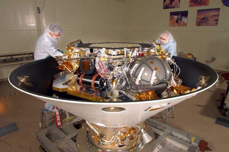 Letzte Vorbereitungen vor dem Start der Marssonde. (Bild: NASA)