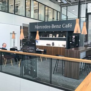 Kaffee gefällig? Im Airport-Standort von VEHO lädt das Café zum Verweilen ein.(Bild:  Hostnik)