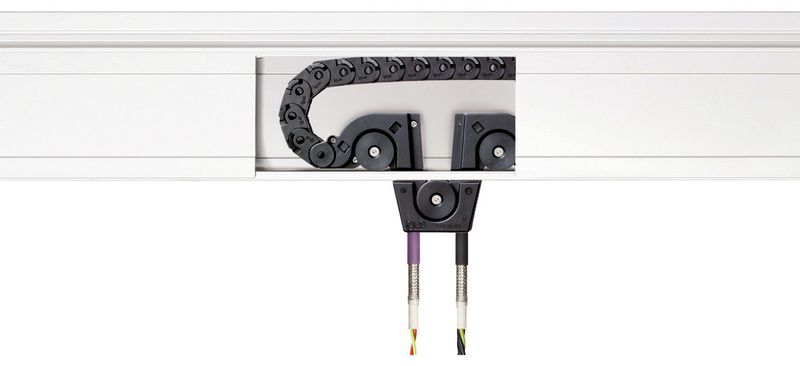 Das Schnittmodell des Microflizz-Systems zeigt: Die Leitungen sind geschützt in einer Führungsrinne untergebracht. (Bilder: Igus)