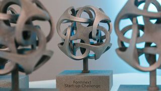 So sahen die Awards zur Formnext 2023 aus. Welches Design sie in diesem Jahr haben werden, erfahren vor allem die Finalisten. Die Mesago Messe Frankfurt weist außerdem darauf hin, dass es jetzt sechs weitere Kategorien gibt, für die man sich (noch) bewerben kann. Hier Details ... (Bild: Mesago Messe Frankfurt)