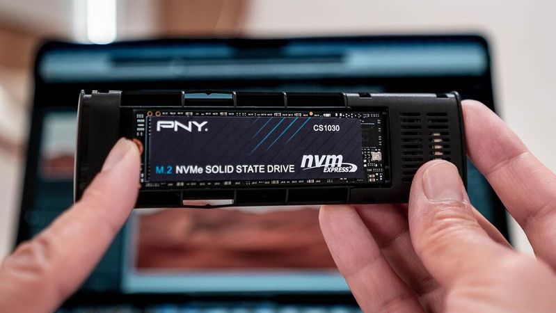 Mit der CS1030 (im Bild) und der CS2230 richtet sich PNY an Anwender, die ihre Hardware ohne größere Investitionen aufrüsten wollen.(Bild:  PNY)