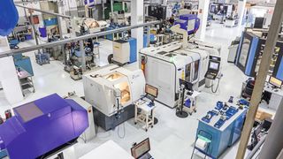 Temsa-Produktionshalle mit einer Studer CT730L und einer S131. (Bild: Fritz Studer AG)