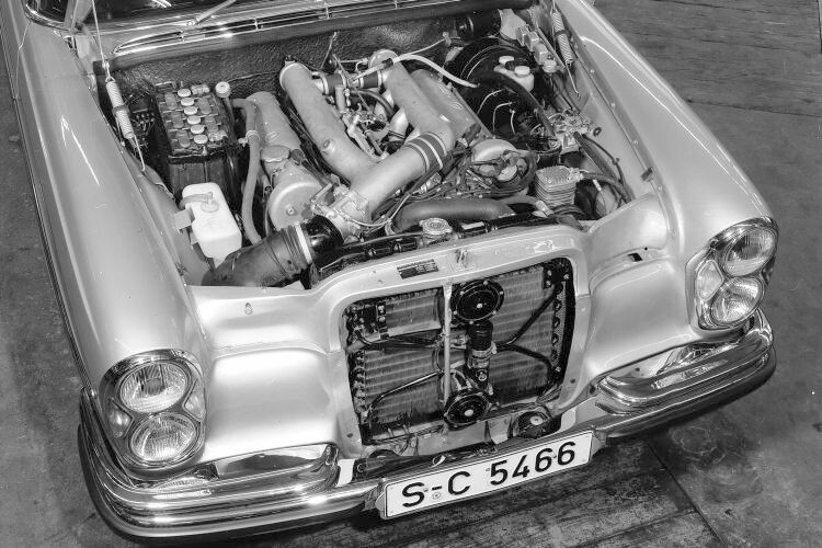 Big boys toys: Der 300 SEL 6.3 mit dem V8-Antrieb aus dem 600er war das Nonplusultra in Sachen deutscher Pkw-Motorisierung in den sechziger Jahren. (Foto: Daimler)