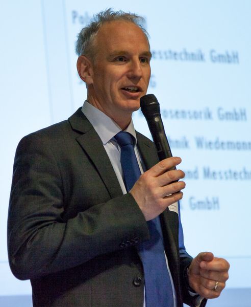 Dr. C. Thomas Simmons:  „Eine ‚Industrie 4.0‘ ist ohne intelligente Sensoren und Messtechnik nicht umsetzbar, nicht zuletzt deshalb blickt unsere Branche zuversichtlich auf das laufende Geschäftsjahr.“ (Bild: Roland Hensel)