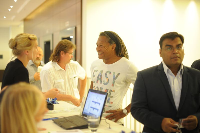 Partner und Kunden bei der Registrierung (hier Henry Ibeka) (Bild: Gwava)