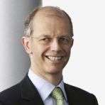 Titel, Name: Dr. Kurt Bock Geburtsjahr, -ort: 1958 in Rahden/Ostwestfalen  Funktion: Vorstandsvorsitzender  Firma: BASF SE  Ausbildung: 1977 Studium der Betriebs¬wirtschaft an den Universitäten Münster, Köln und der Pennsylvania State University, USA  1982 Diplom an der Universität Köln  1985 Promotion an der Universität Bonn zum Dr. rer. pol.   Berufliche Laufbahn: 1985 Eintritt in den Bereich Finanzen bei BASF 1987 Leiter des Stabs des Finanzvorstandes bei BASF 1991 Direktor Technologie, Planung und Controlling für Technische Kunststoffe 1992 Senior Vice President Finanzen, Robert Bosch GmbH, Stuttgart 1996 Geschäftsführer der Tochtergesellschaft Robert Bosch Ltda., Campinas, Brasilien 1998 Rückkehr zu BASF als Chief Financial Officer der Tochtergesellschaft BASF Corporation in New Jersey/USA 2000 Leiter Logistik und Informatik bei  der BASF AG 2003 Vorstandsmitglied und Finanzvorstand der BASF AG (seit 14. Januar 2008 BASF SE) 2007 zusätzlich Chairman und CEO der BASF Corporation, New Jersey/USA  2011 Vorstandsvorsitzender der BASF SE  Besonderes:  Stellvertretender Vorstandspräsident des Verbands der Chemischen Industrie  Familienstand: verheiratet, ein Sohn und zwei Töchter  (Bild: BASF)