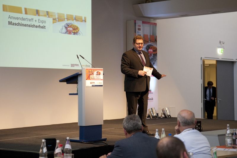Zum Schluss noch ein herzliches Dankeschön für die rege Beteiligung an den Praxisforen und Nutzung der Kontaktmöglichkeiten mit den Ausstellern vom Chefredakteur der konstruktionspraxis, Stefan Willeke. (D. Vogt, Vogel Business Media)