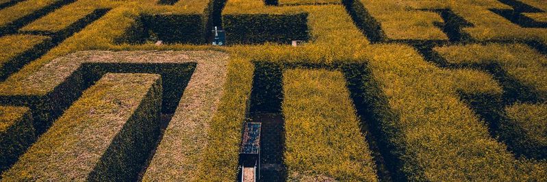 Wer im Content Marketing erfolgreich sein will, benötigt eine große Menge an relevantem und hochwertigem Content, um den Kampf um die Aufmerksamkeit der Kunden im Netz zu gewinnen. Wie Sie sich im Content-Irrgarten nicht verlaufen, zeigt Ihnen dieser Beitrag. Wer im Content Marketing erfolgreich sein will, benötigt eine große Menge an relevantem und hochwertigem Content, um den Kampf um die Aufmerksamkeit der Kunden im Netz zu gewinnen. Wie Sie sich im Content-Irrgarten nicht verlaufen, zeigt Ihnen dieser Beitrag.