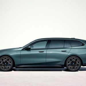 Mit dem i5 bringt BMW seinen ersten Elektro-Kombi auf den Markt.(Bild:  BMW)