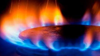 Das Statistische Bundesamt hat sich mal den Energiebedarf der deutschen Industrie angeschaut. Erfreulich ist, das er sinkt. Der Grund ist aber weniger erfreulich. Auch kam heraus, dass Erdgas noch der Energieträger Nummer eins ist. (Bild: Prschtinos)