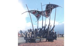 Seit Anfang 2016, zum 100. Jahrestag der Flut, gibt es an der Küste von Marken ein Denkmal, dass an die Ereignisse von 1916 erinnern soll. „The Wave“ ist ein Schaffenswerk der Künstlerin Linda Verkaaik aus Nijkerk. (Linda Verkaaik)