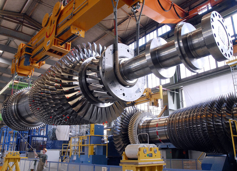 Auch bei den konventionellen Energien bleibt Siemens aktiv: Im Juni 2010 wird erstmals ein kommerzieller Auftrag für sechs neuartige Gasturbinen verbucht. Die Gasturbinen verbrauchen ein Drittel weniger Brennstoff als die Vorgängermodelle. (Bild: Siemens)