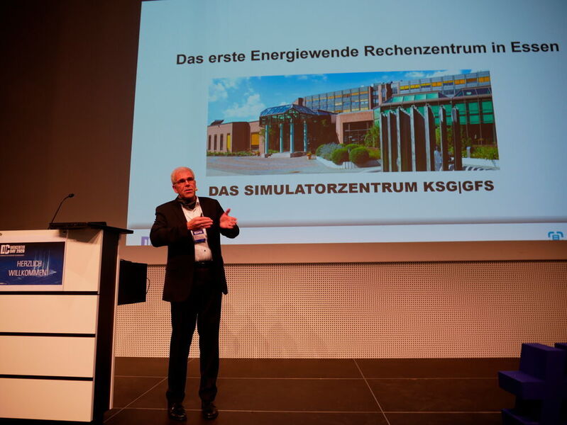 Dr. Burkhard Holl (Bereichsleiter Technik & Betrieb der Kraftwerks-Simulator-Gesellschaft mbH) gab spannende Datacenter Insights aus dem ersten Energiewende-Rechenzentrum in Essen preis. (Vogel IT-Medien GmbH)