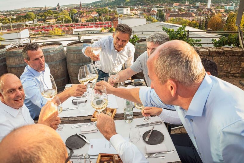 Der 20. Würzburger EMS-Tag fand am 8. September 2022 in den Mainfrankensälen Veitshöchheim statt. Am Vorabend der Veranstaltung gab es ein Networking-Dinner im Restaurant Reisers am Stein. Der 21. EMS-Tag findet am 7. September 2023 statt. Sie können sich bereits für eine Teilnahme auf der Webseite registrieren.  (Bild: Stefan Bausewein)