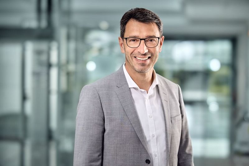 Mit der Wahl auf der Mitgliederversammlung des ZVEI-Verbands am 21. Mai 2026 wirkt Ulrich Leidecker, COO von Phoenix Contact, jetzt im engeren Vorstand des Verbands mit (Bild: Phoenix Contact)