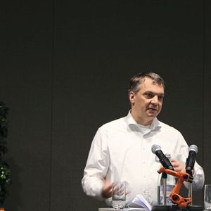 Prof. Dr.-Ing. Torsten Kröger, KIT, auf dem Kuka-Medienseminar zum Thema „Zukunft der Robotik“.